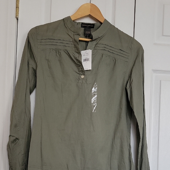 Banana Republic Sage Green Long Sleeve Top - Picture 1 of 3